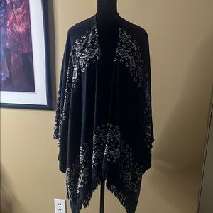 Black and White Patterned Shawl